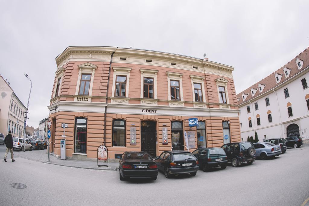 Central Apartman Sopron Esterno foto