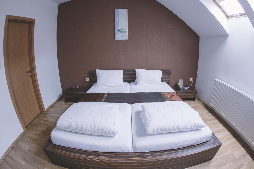 Central Apartman Sopron Esterno foto