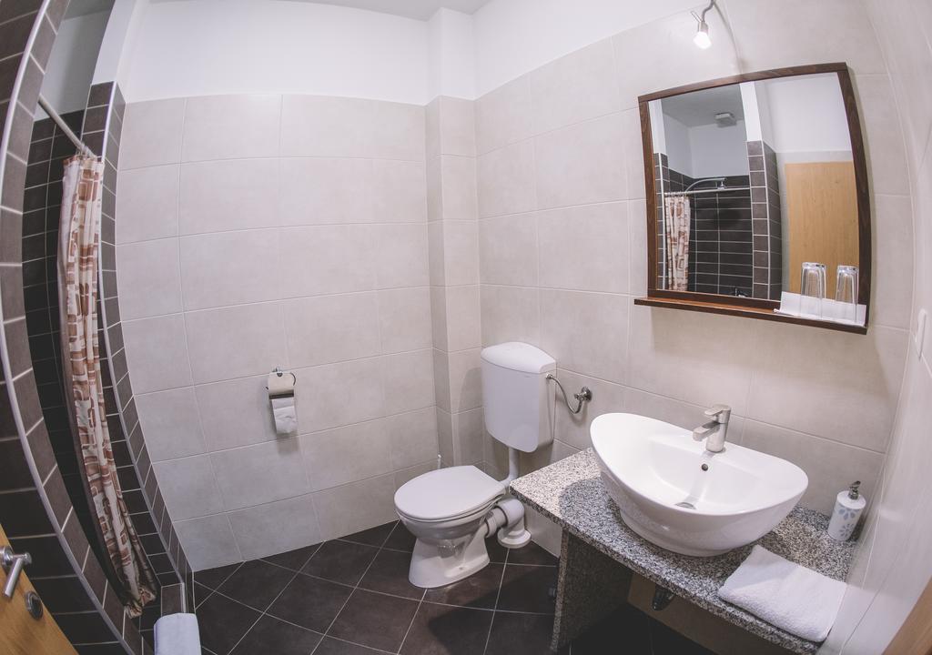 Central Apartman Sopron Esterno foto