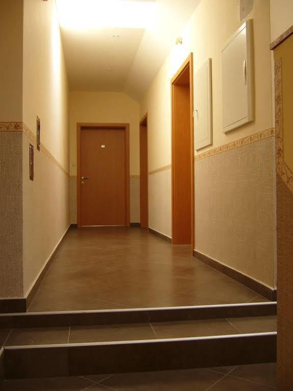 Central Apartman Sopron Esterno foto