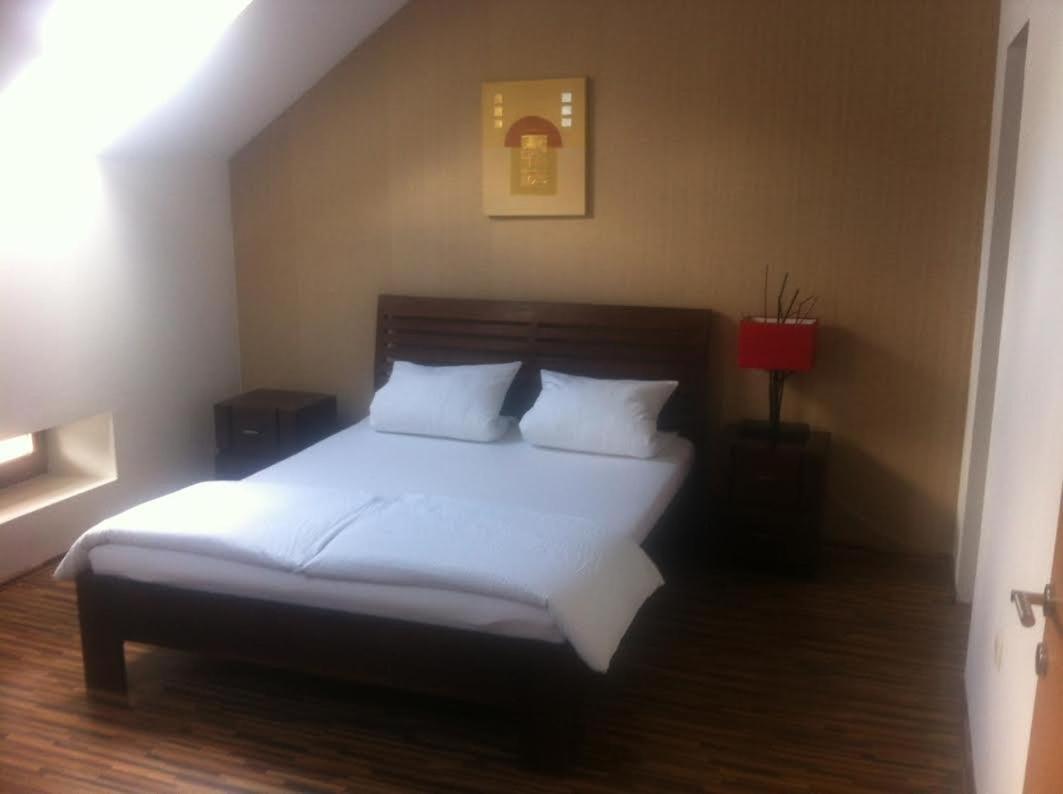 Central Apartman Sopron Esterno foto
