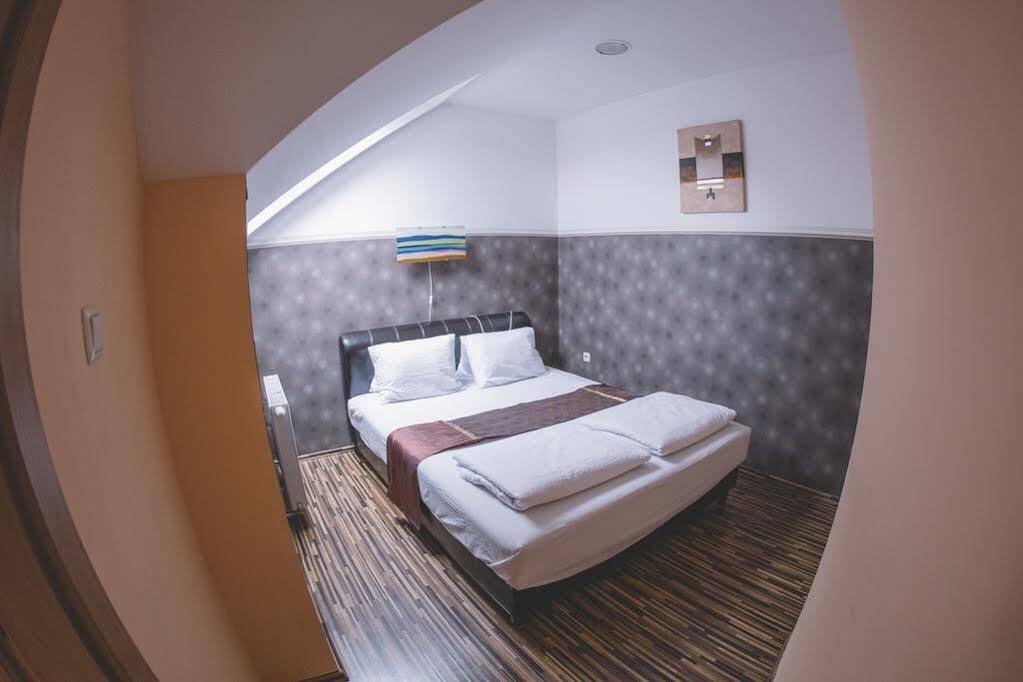 Central Apartman Sopron Esterno foto