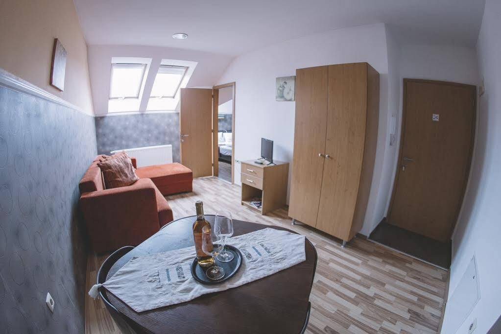 Central Apartman Sopron Esterno foto