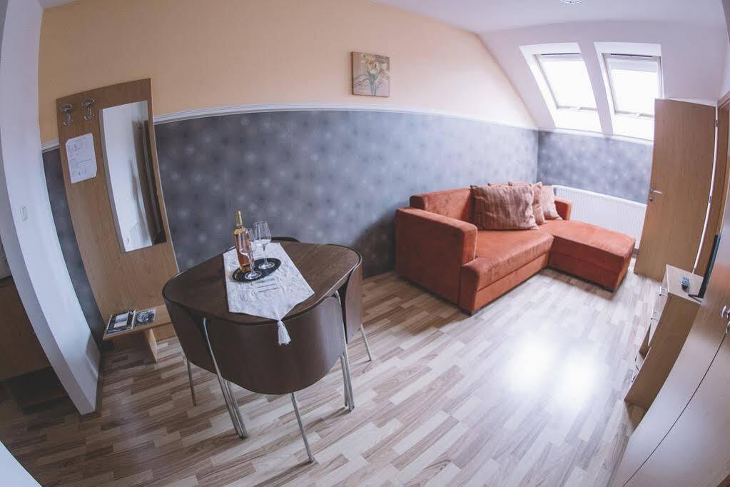 Central Apartman Sopron Esterno foto