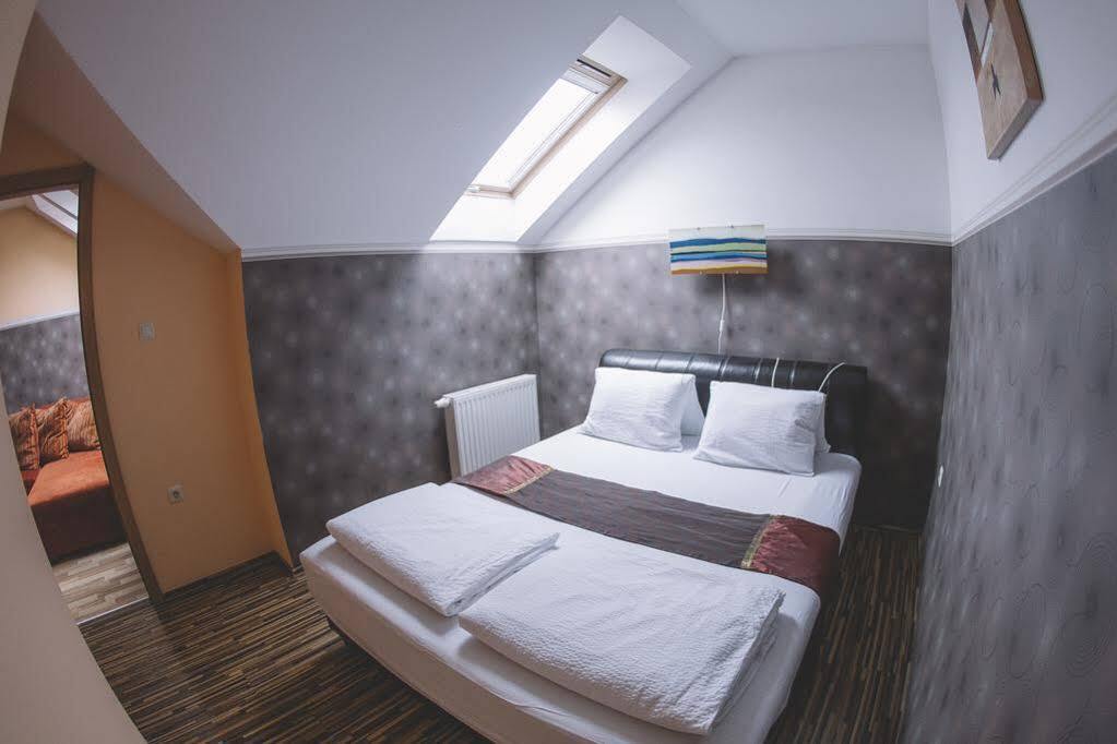 Central Apartman Sopron Esterno foto