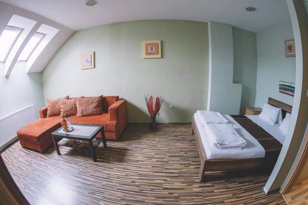 Central Apartman Sopron Esterno foto