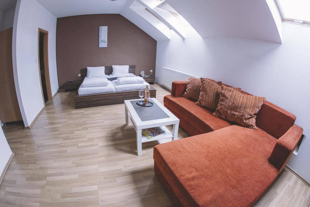 Central Apartman Sopron Esterno foto