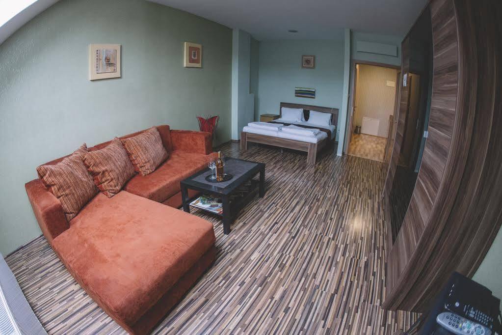 Central Apartman Sopron Esterno foto